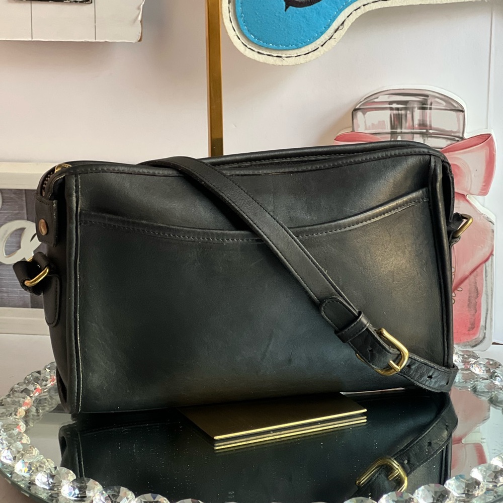 Coach vintage 90s  black Taylor zip adjustable strap  crossbody bag